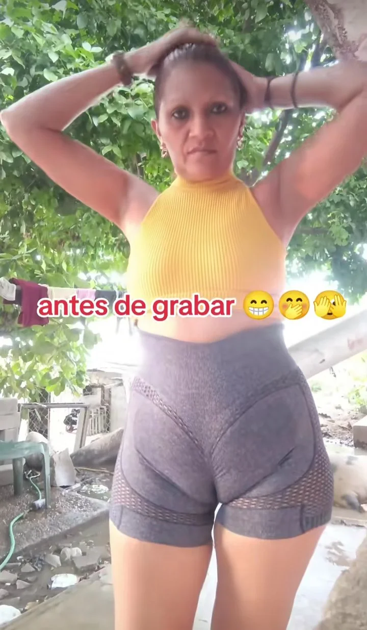 Fotos y videos de milf venezolana con tremenda Cuca bien marcada no usa ropa interior image 33