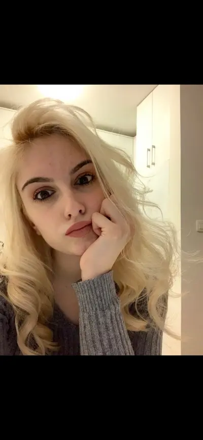 Andjela. Mulher de um seguidor estrangeiro cover image