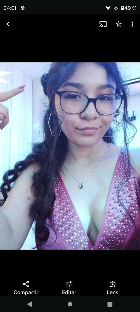 Filtrando las tetas de esta linda morenita image 8
