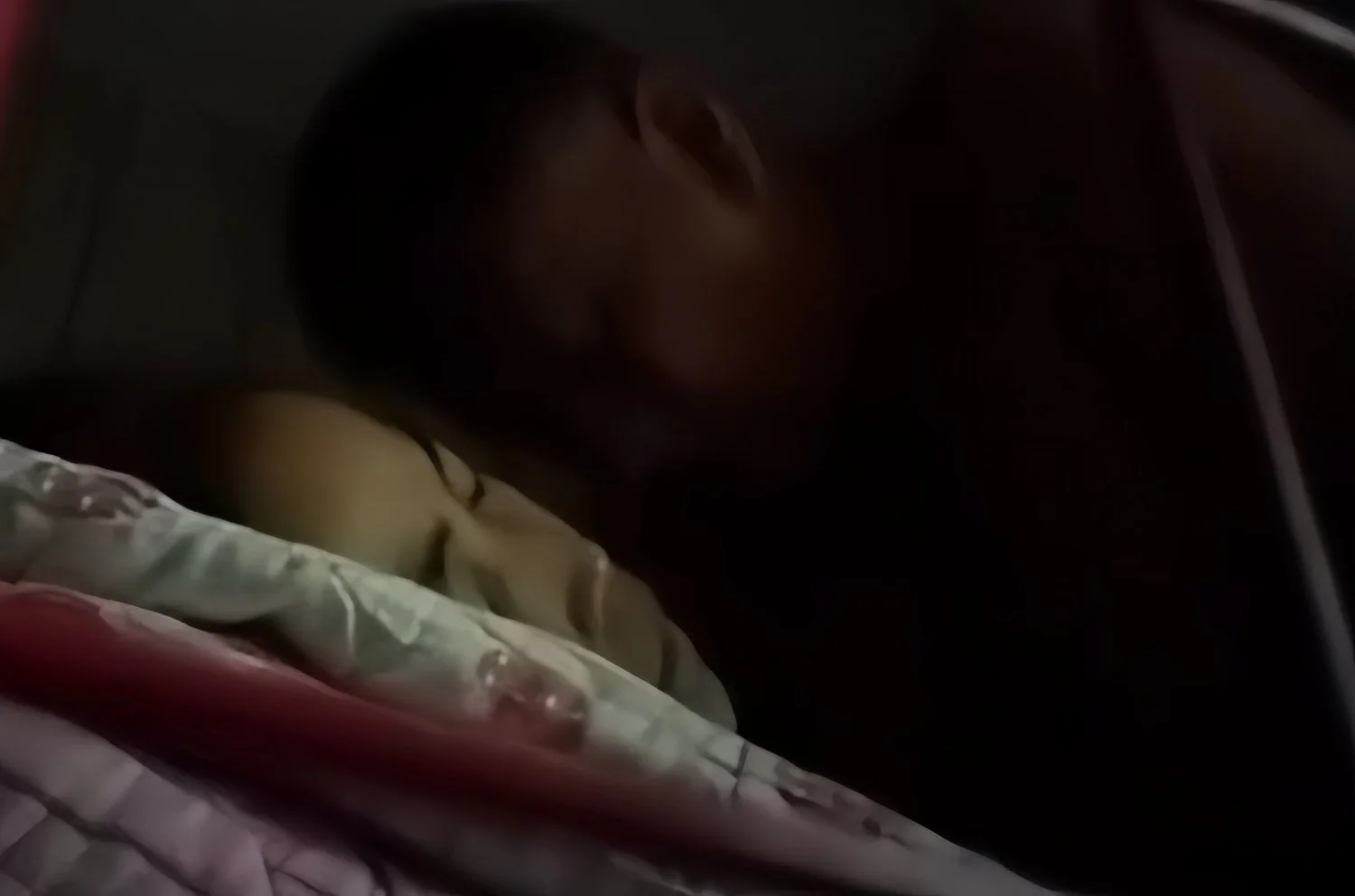 ผัวแอบอัดคลิปเมียสาวเงี่ยนชวนเย็ดโดนขย่มหีร้องคราง image 1