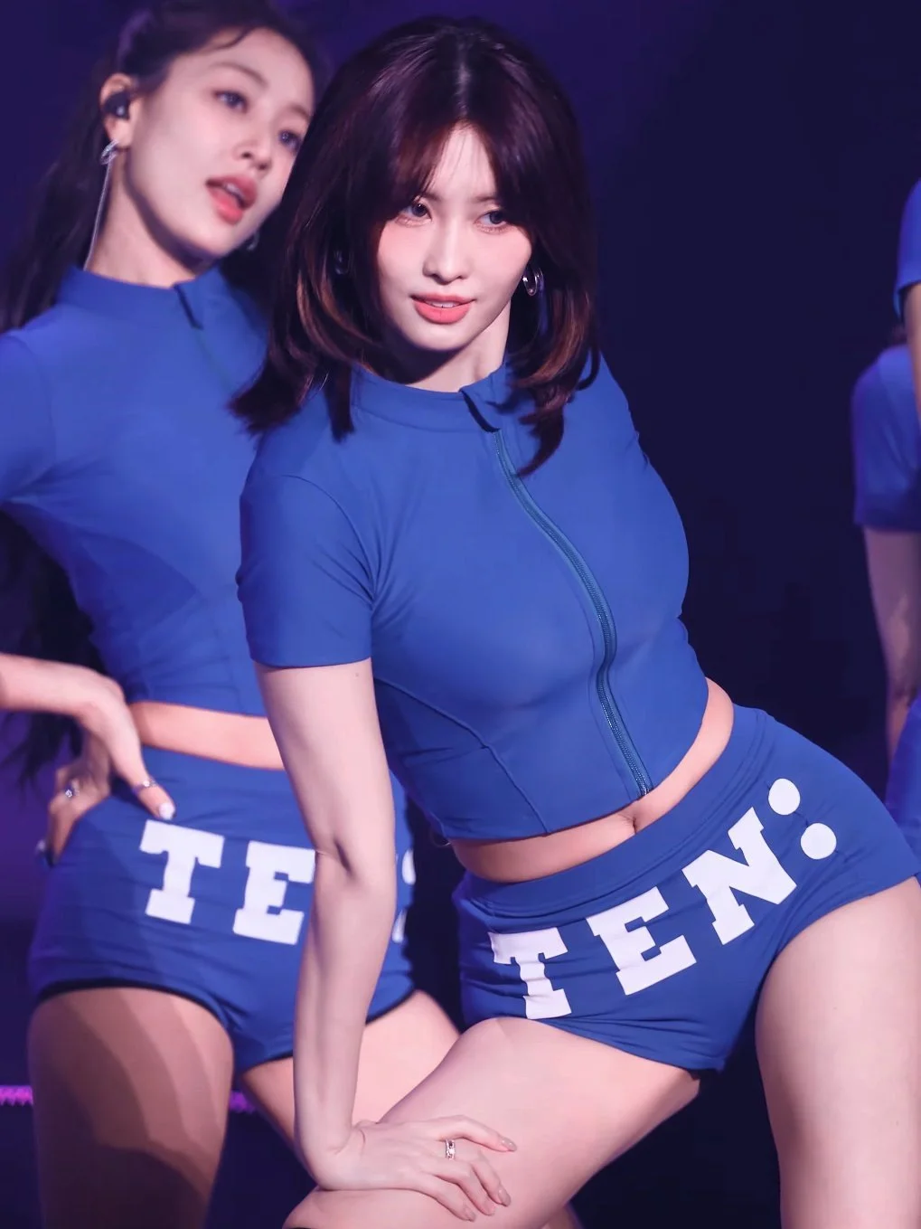 Momo (Twice) Pictures 27 image 5