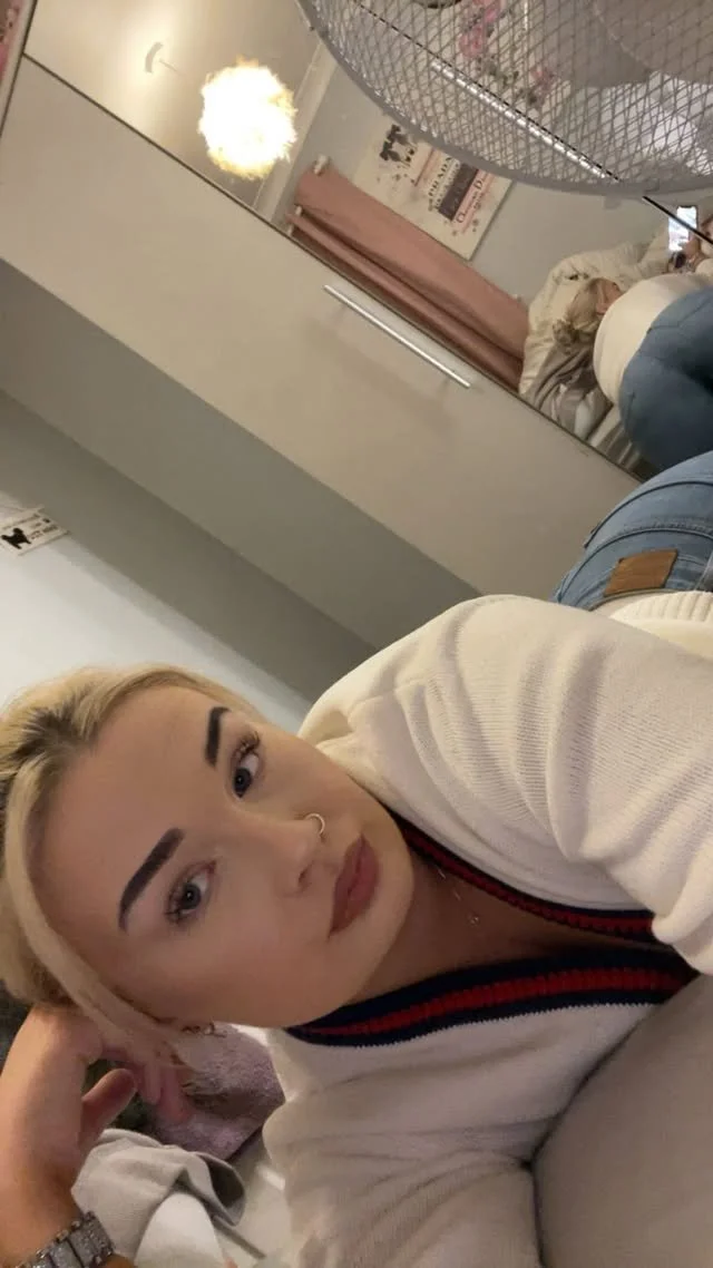 Thick UK Slut in Jeans image 3