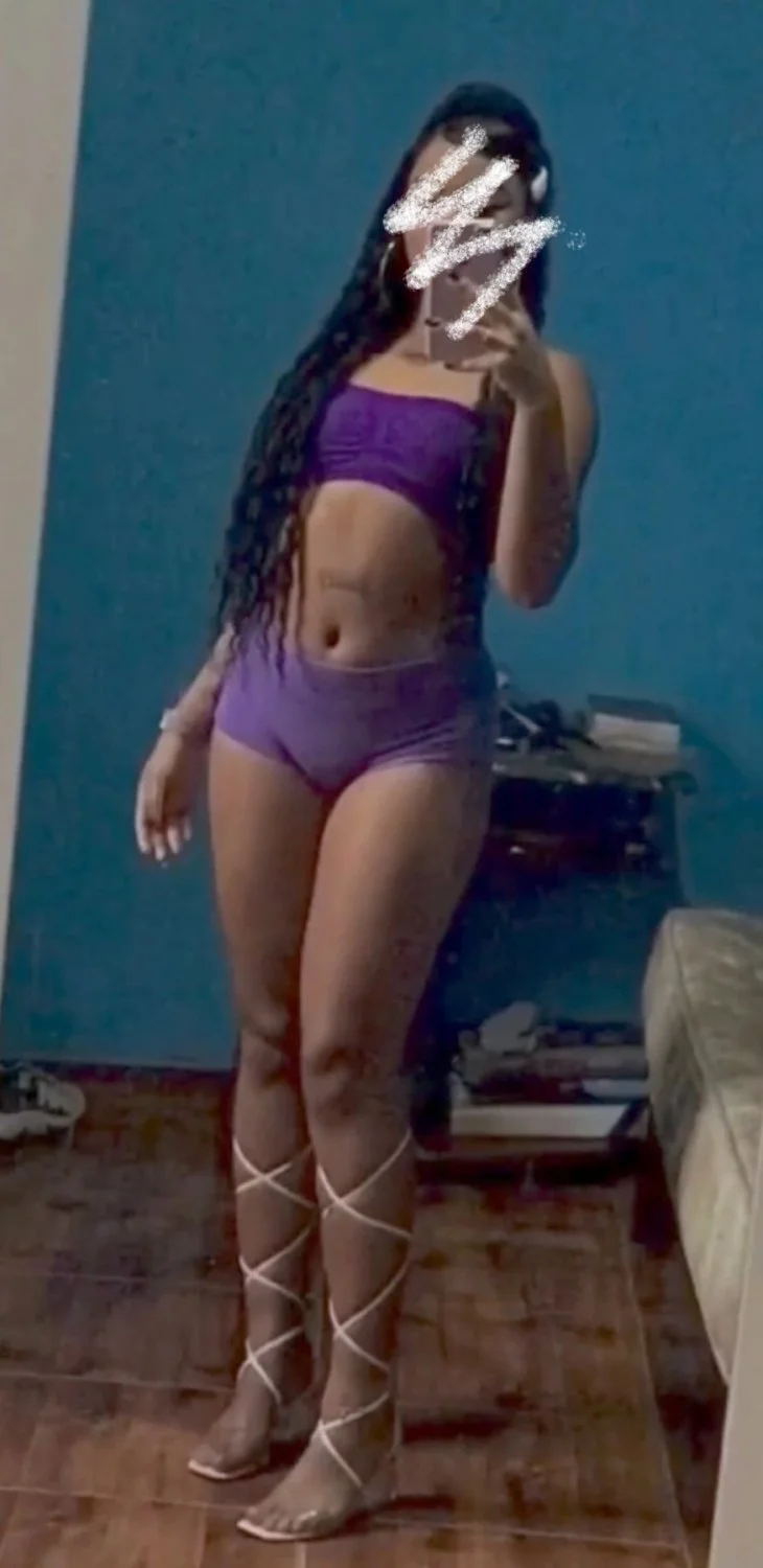 Novinha rabuda gostosa dando de quatro no pelo image 1