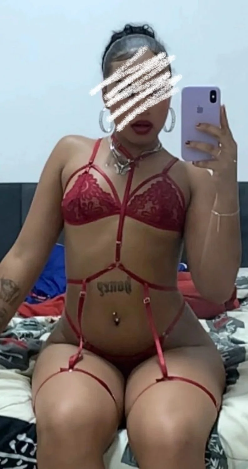 Novinha rabuda gostosa dando de quatro no pelo image 2