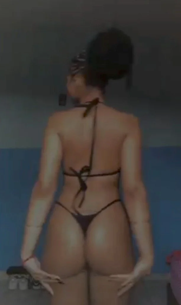 Novinha rabuda gostosa dando de quatro no pelo image 6