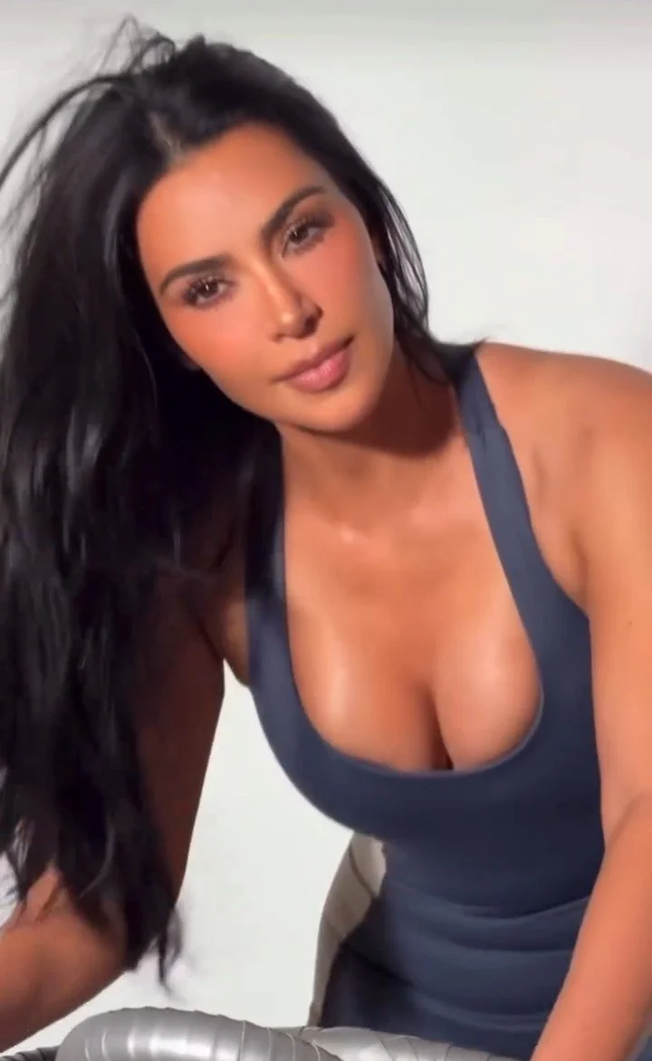 Kim K 💙 image 5
