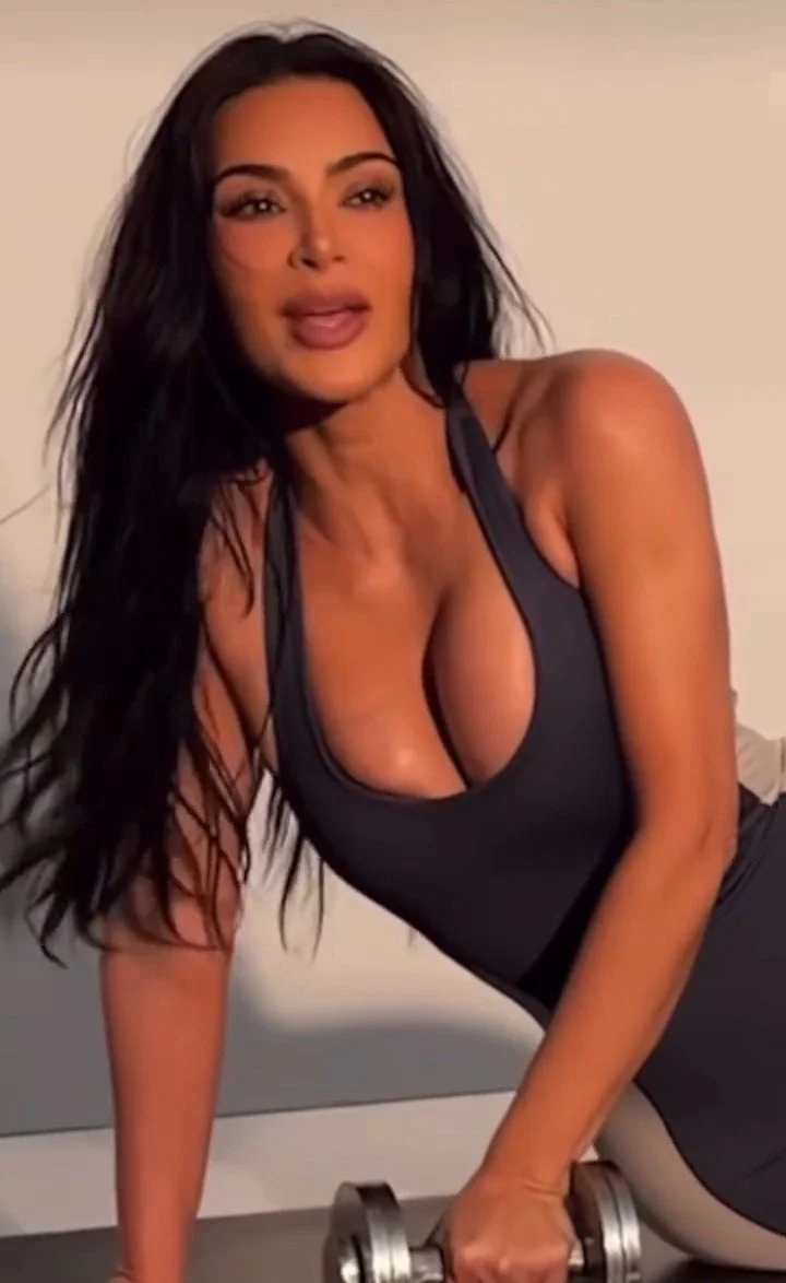 Kim K 💙 image 6