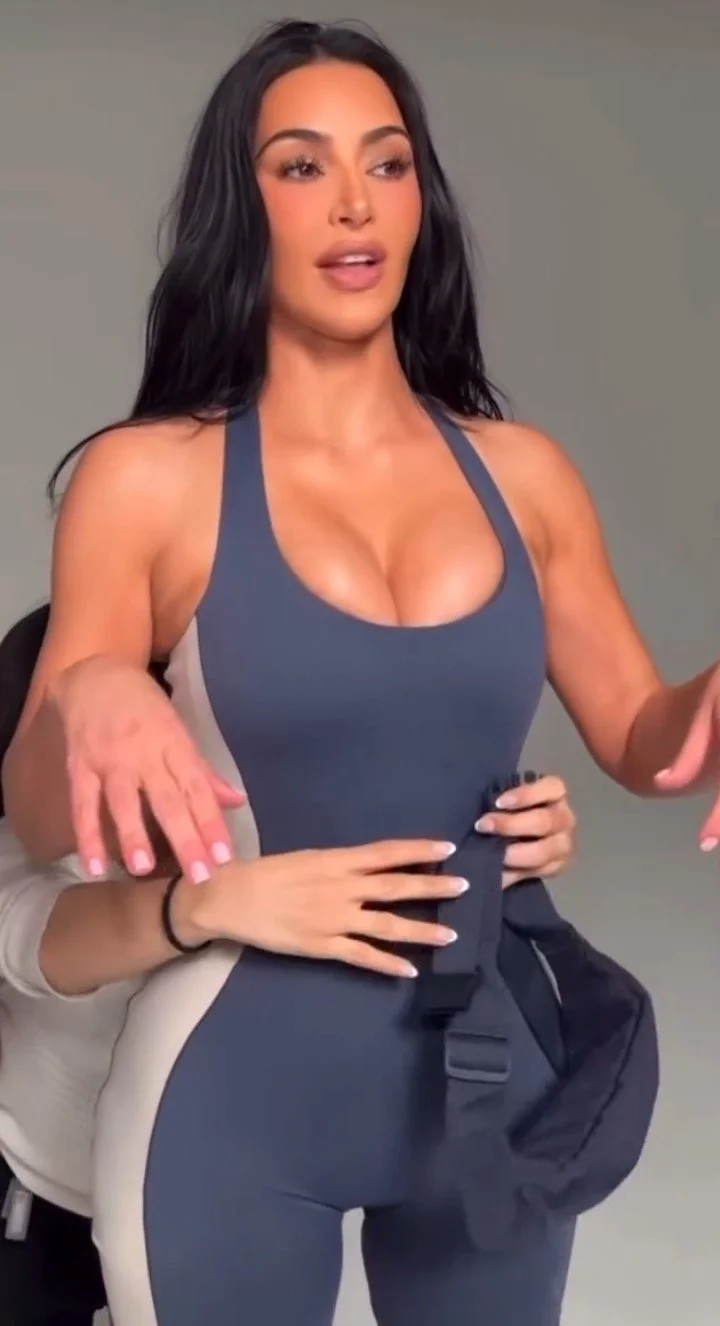 Kim K 💙 image 9