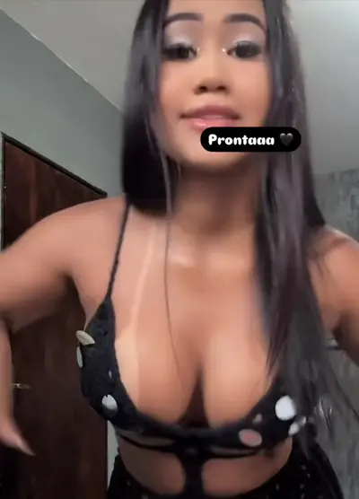 O tanto que essa vadia vai aprontar nesse carnaval é putaria cover image