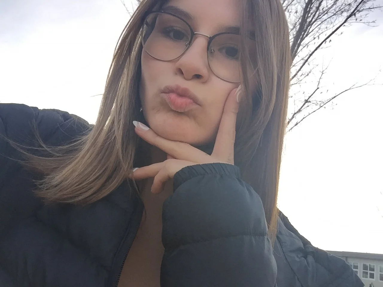 Discord girl video call on discord main image