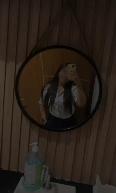 novinha gostosa levando dedada e gemendo gostoso no carro cover image