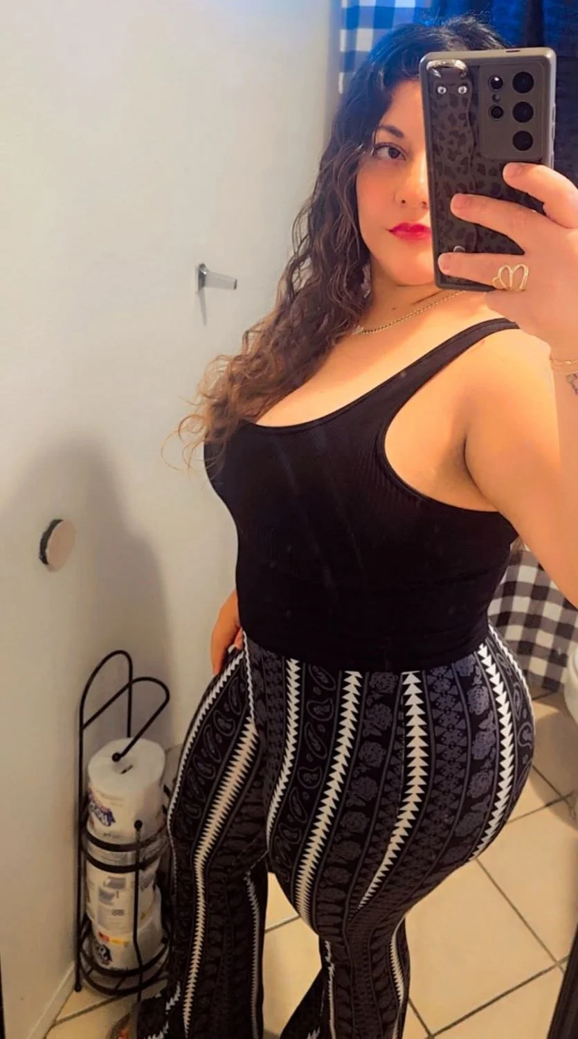 Friend's Mom 🍑 shiii crazy 😧 main image