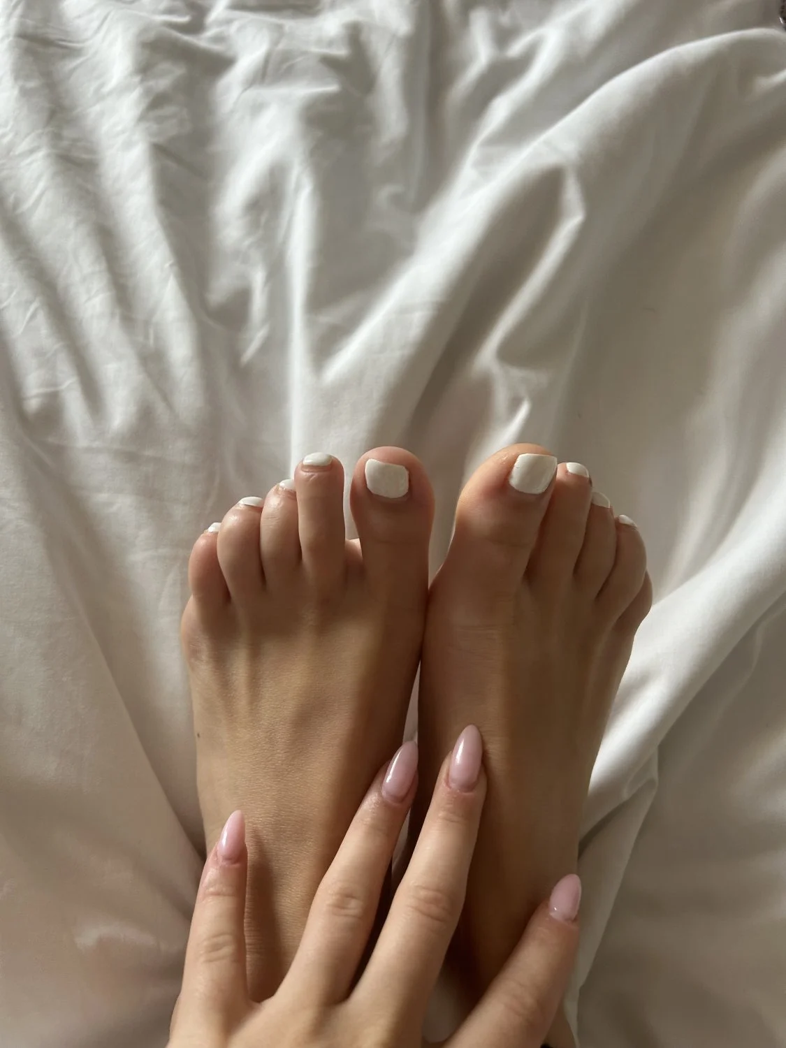 This slut can give you the sluttiest pleasure in bed main image