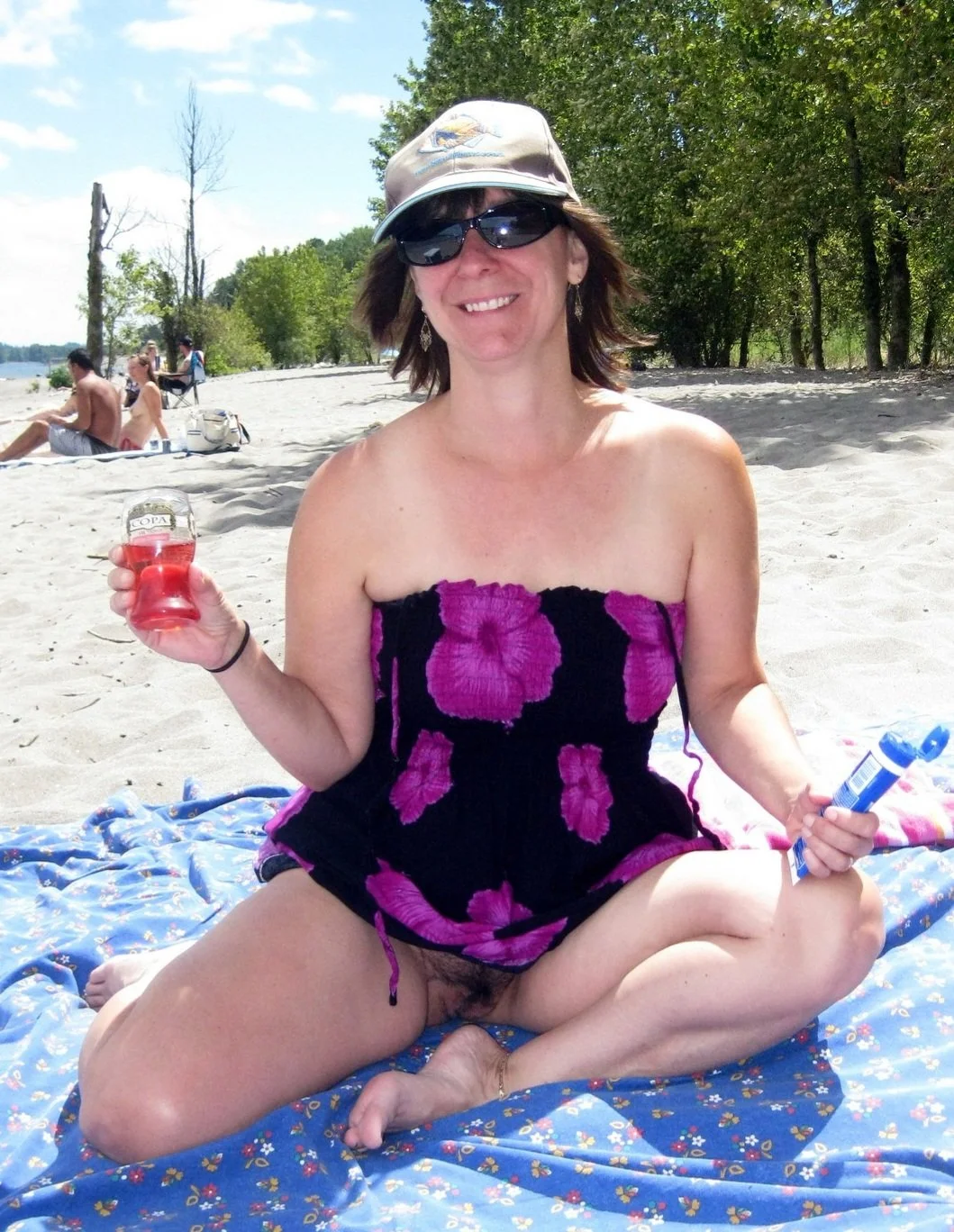 Amateur Wives and Girlfriends Sun Seekers image 22