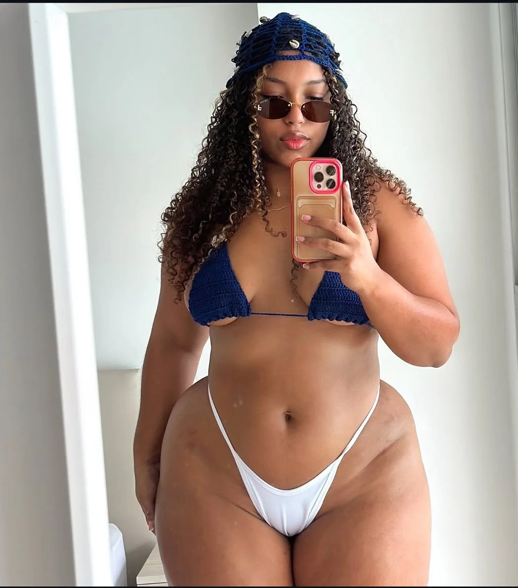 Dark skin Latina image 5
