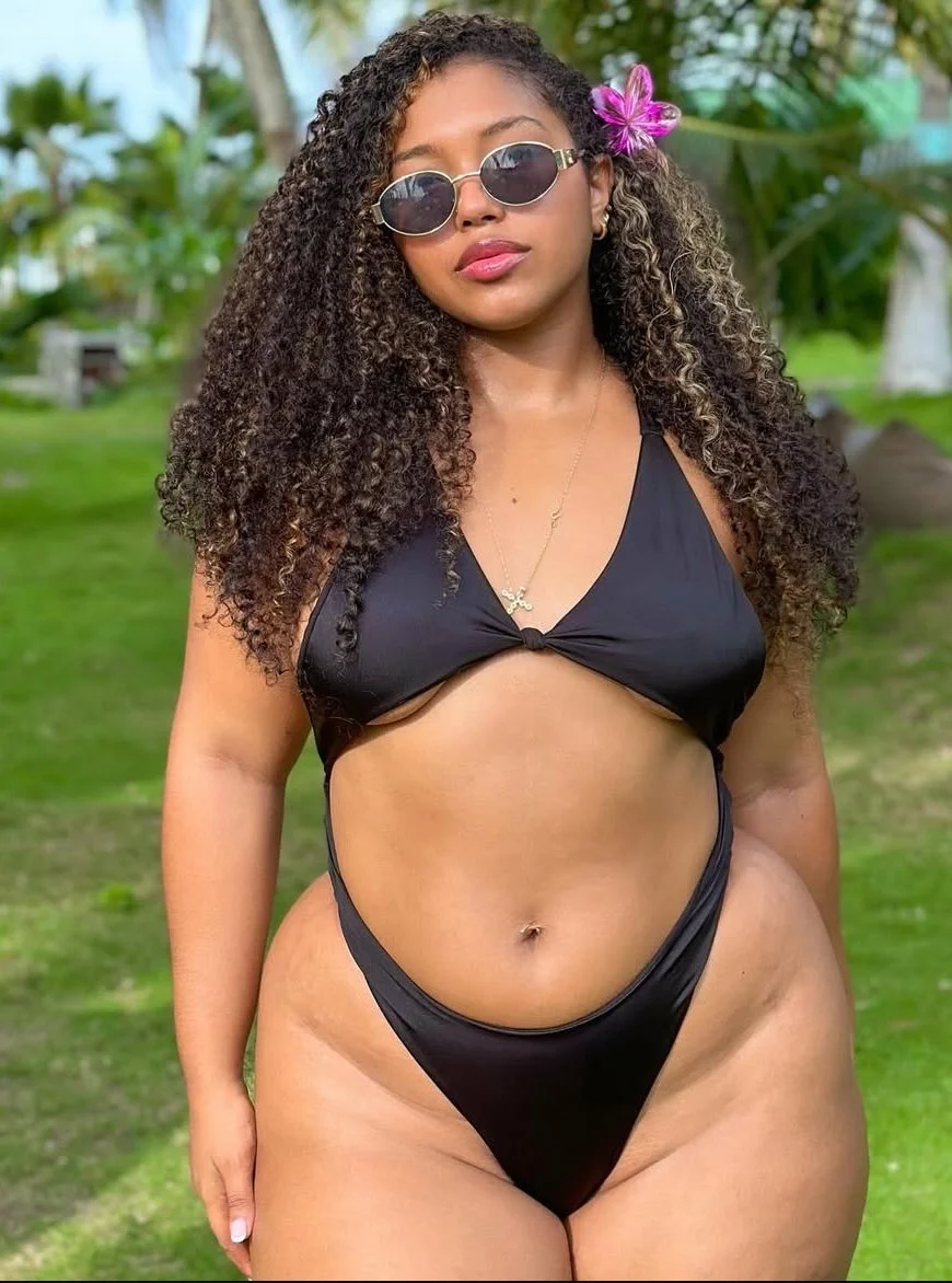 Dark skin Latina image 6