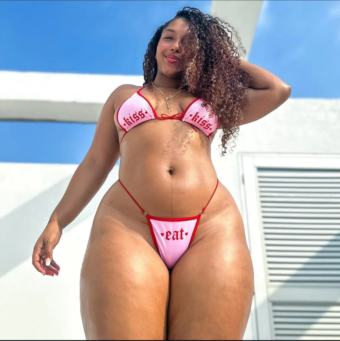 Dark skin Latina image 7