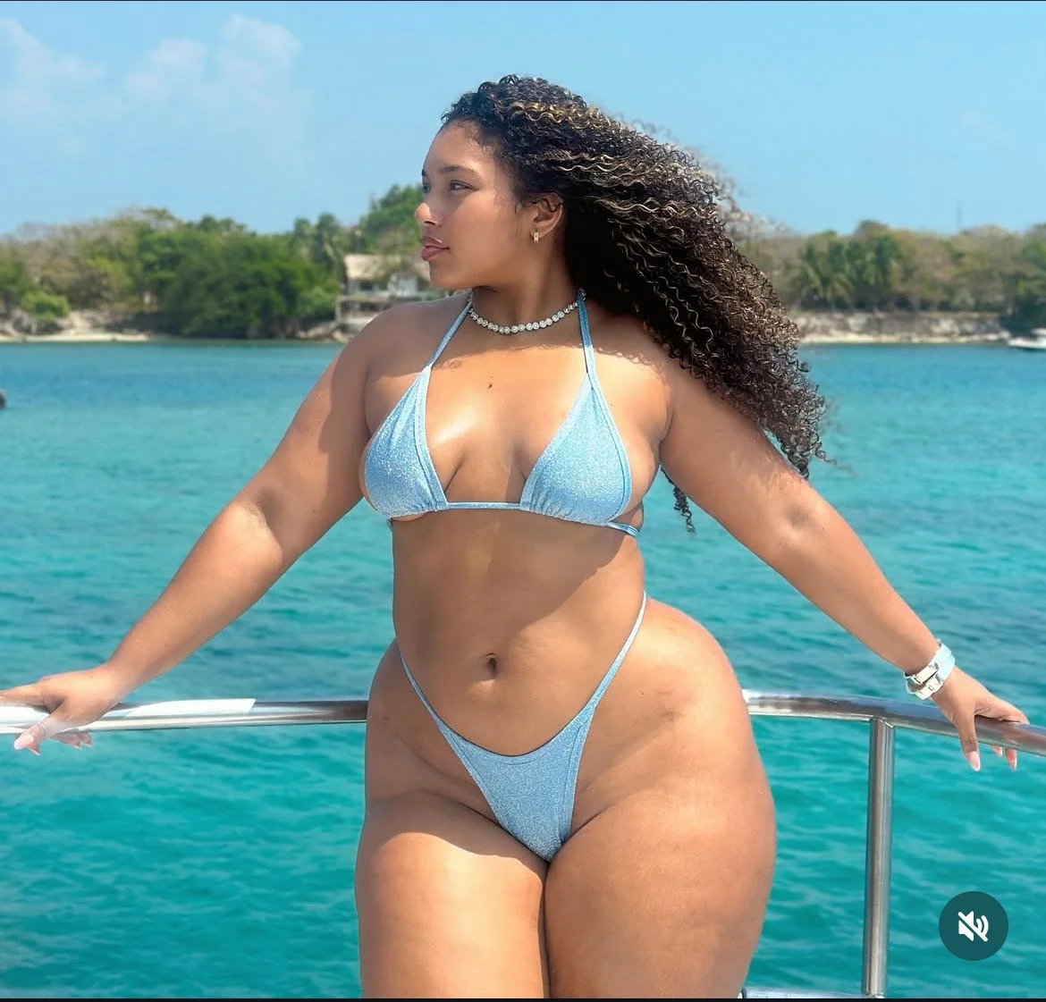 Dark skin Latina image 8