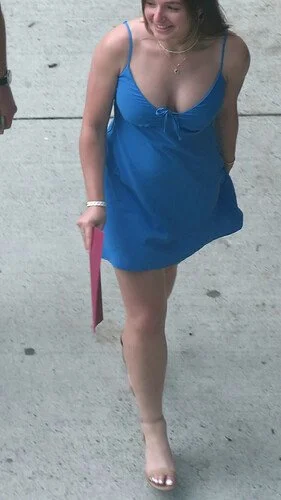 casada gostosa de vestido azul exibindo o corpão image 5