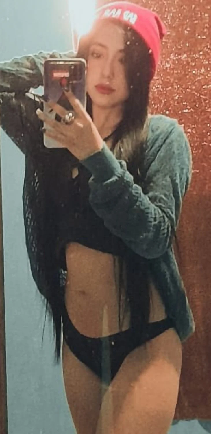 Hermosa chica flakita sexy image 5
