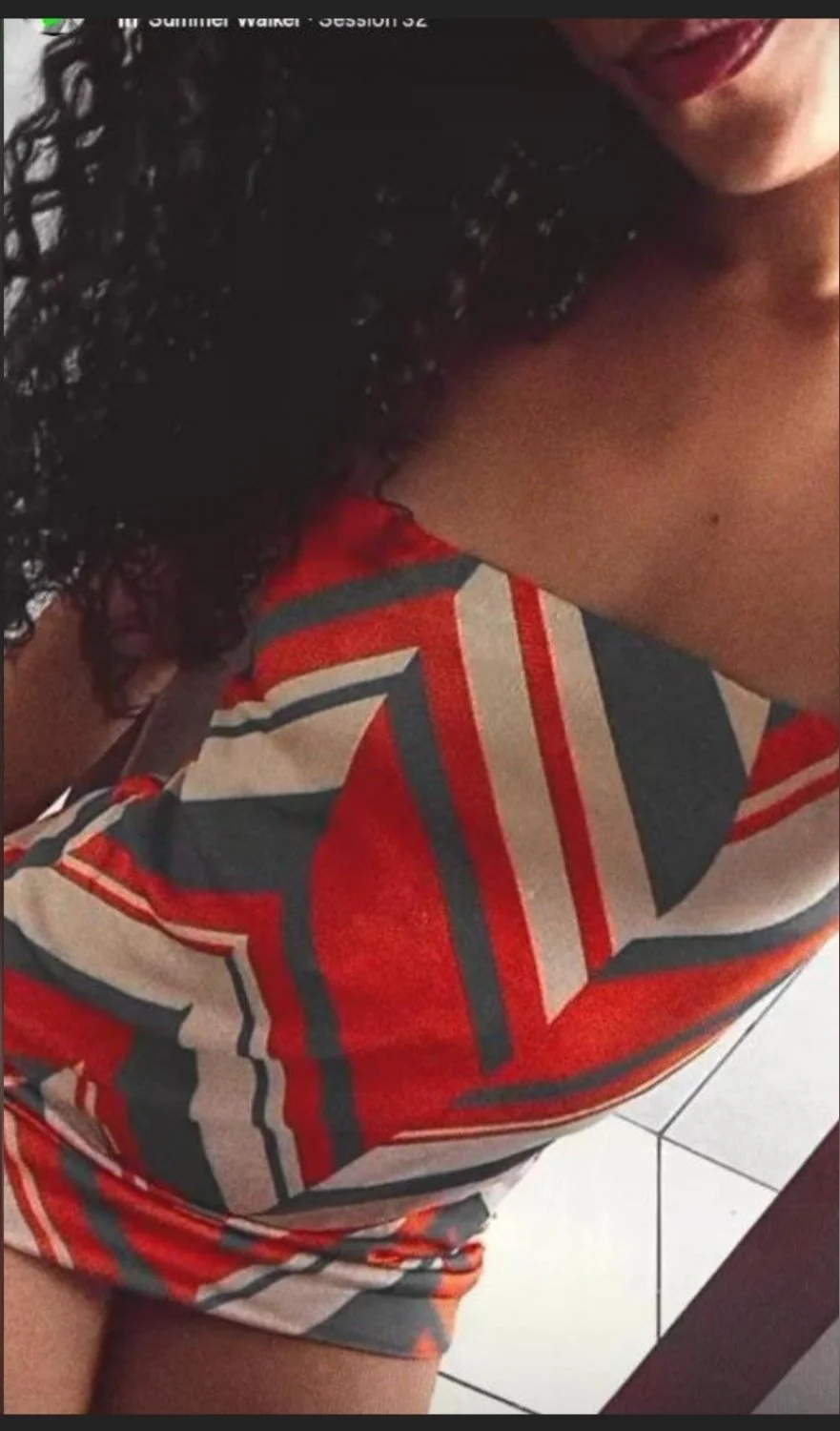 Essa vagabunda ama se exibir mostra seu corpo e a calcinha muito puta main image