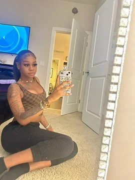 I'll fold if is see her 💦💦💦 image 1