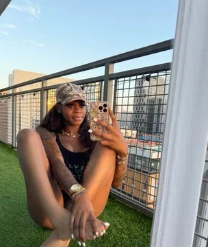 I'll fold if is see her 💦💦💦 image 3