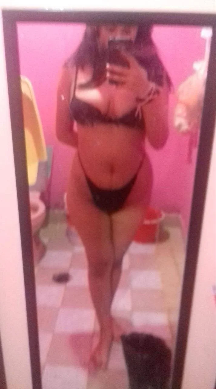 Que tal les parece está putita madre soltera main image