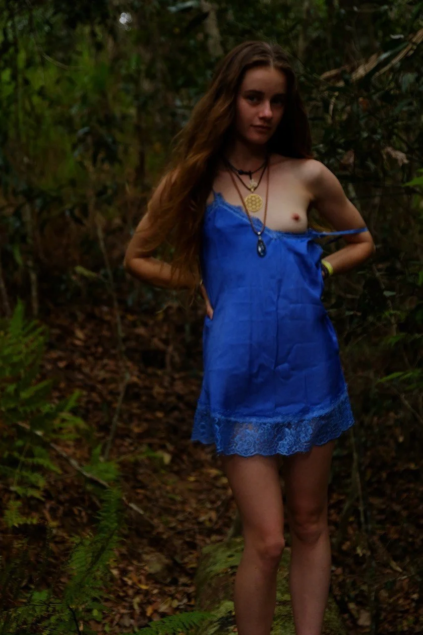 Hippie Slut likes to show off image 24