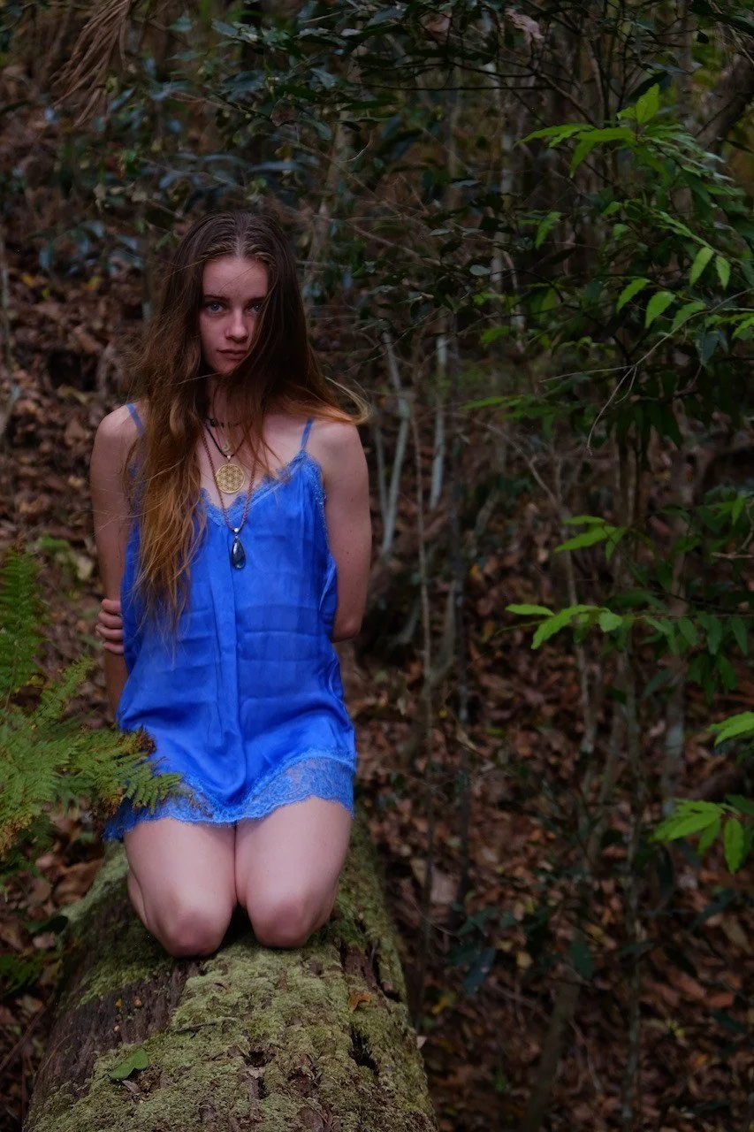 Hippie Slut likes to show off image 4