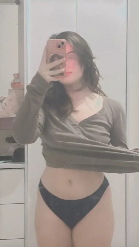 Novinha gordinha safada caiu na net! putinha mandou nudes pro ficante e ele vazou tudo main image