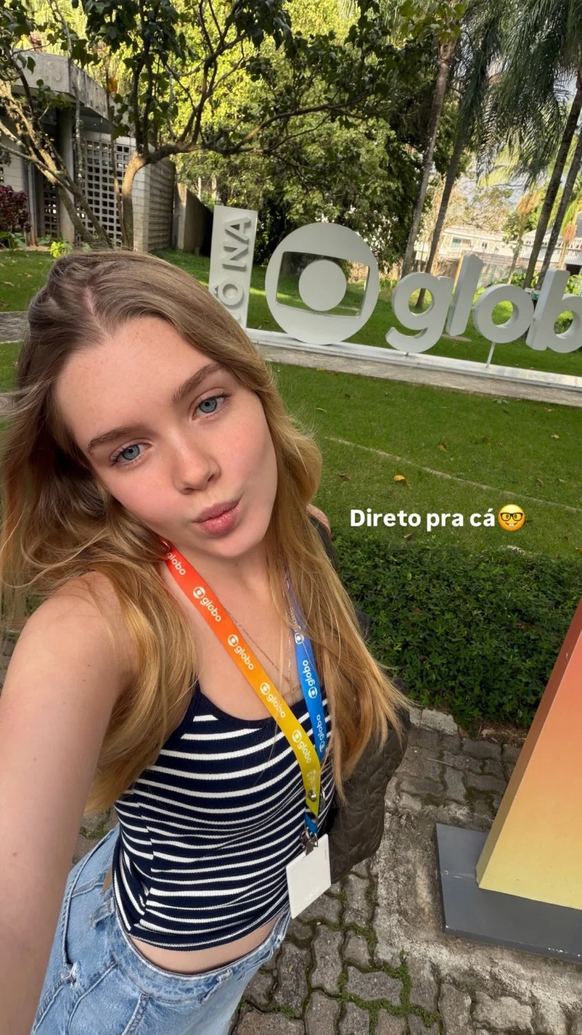 Essa muito linda , novinha a beleza loira...Pietra Quintela minha Deusa , tao gostosa !!! image 1