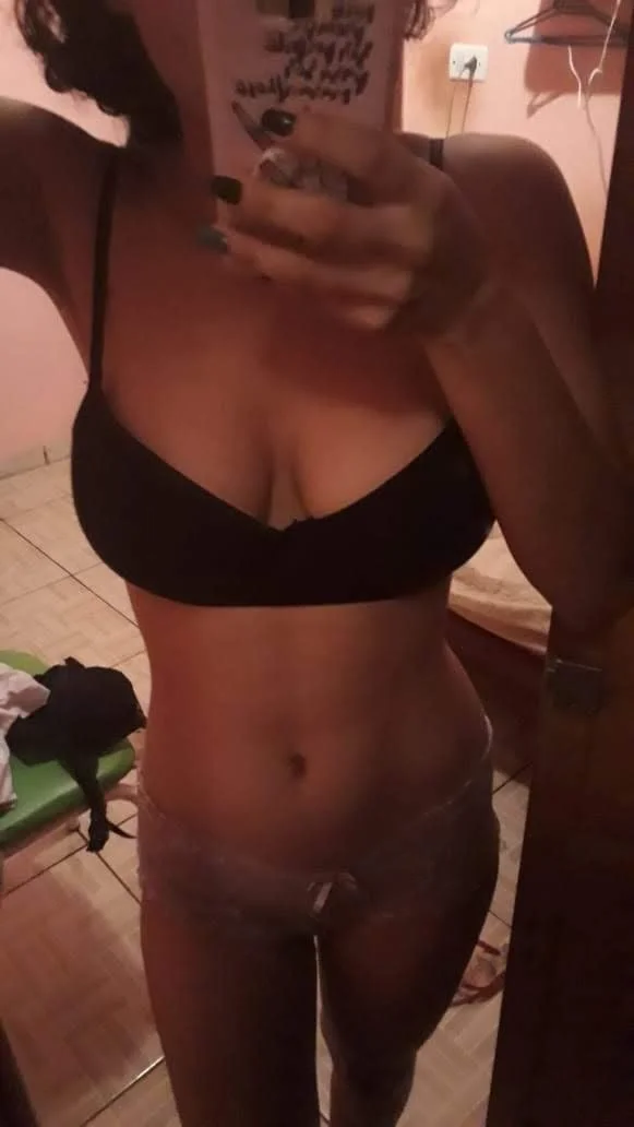 Novinha peituda image 5