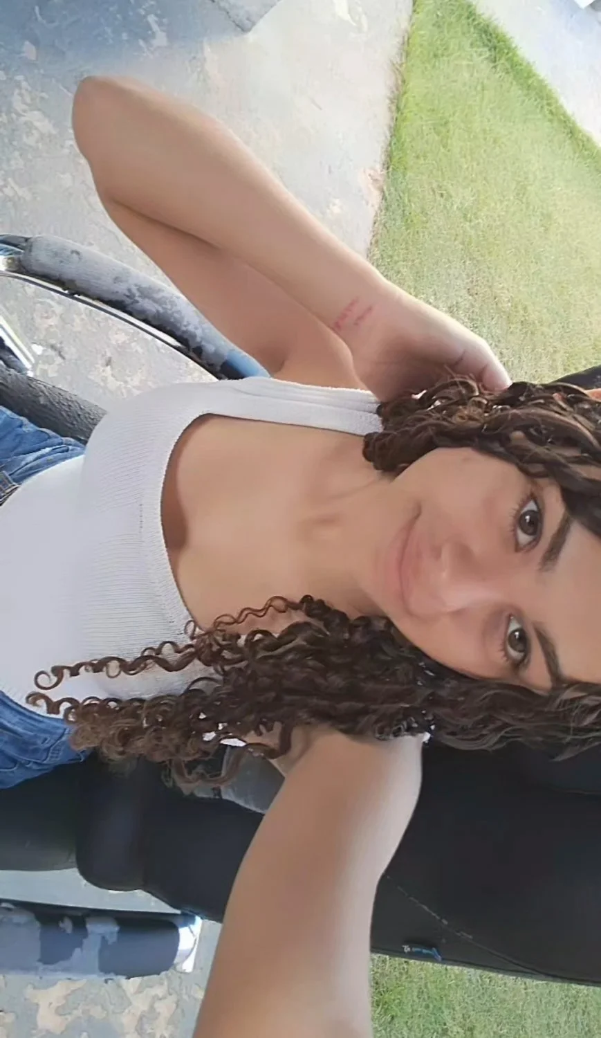 Novinha peituda image 6