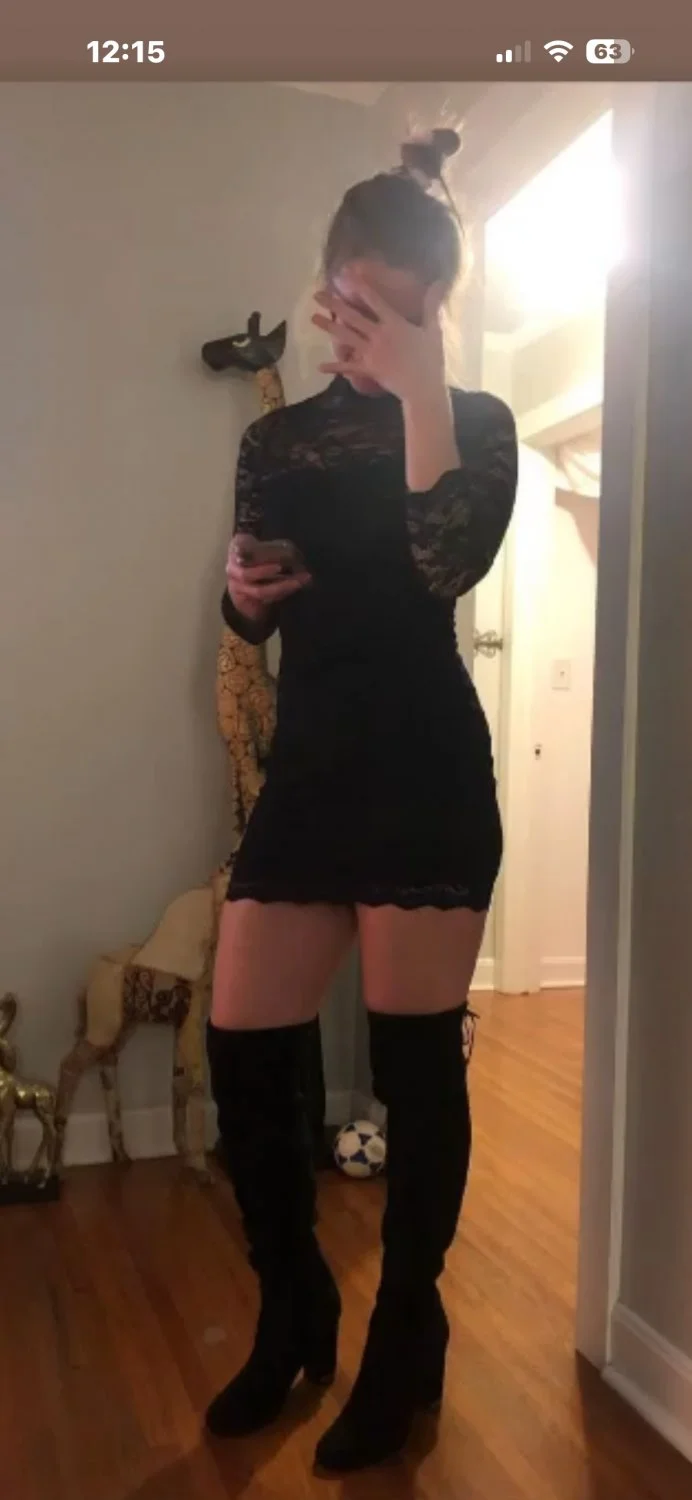 My friends moms a smokeshow image 2