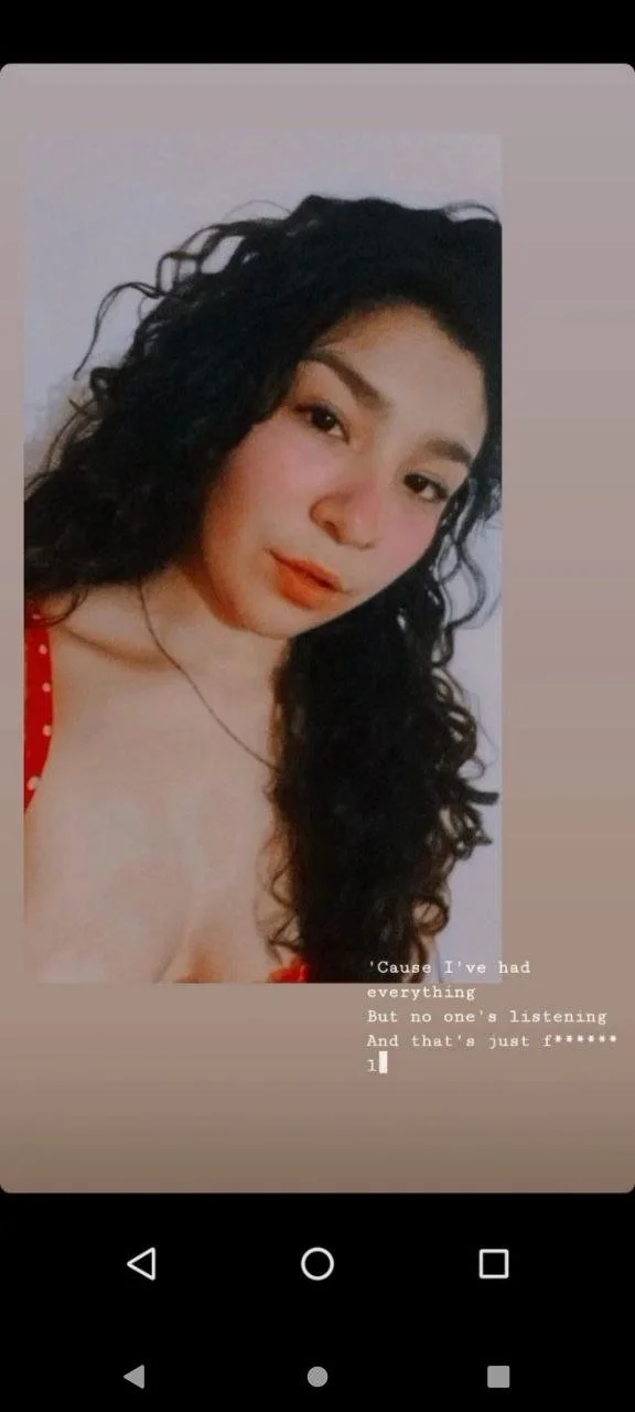 Joven tetona expuesta image 7