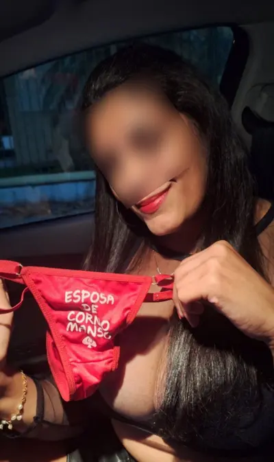 Esposa dando pra outro e humilhando o corno cover image