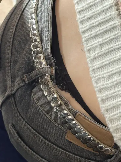 Thong uni student cover image