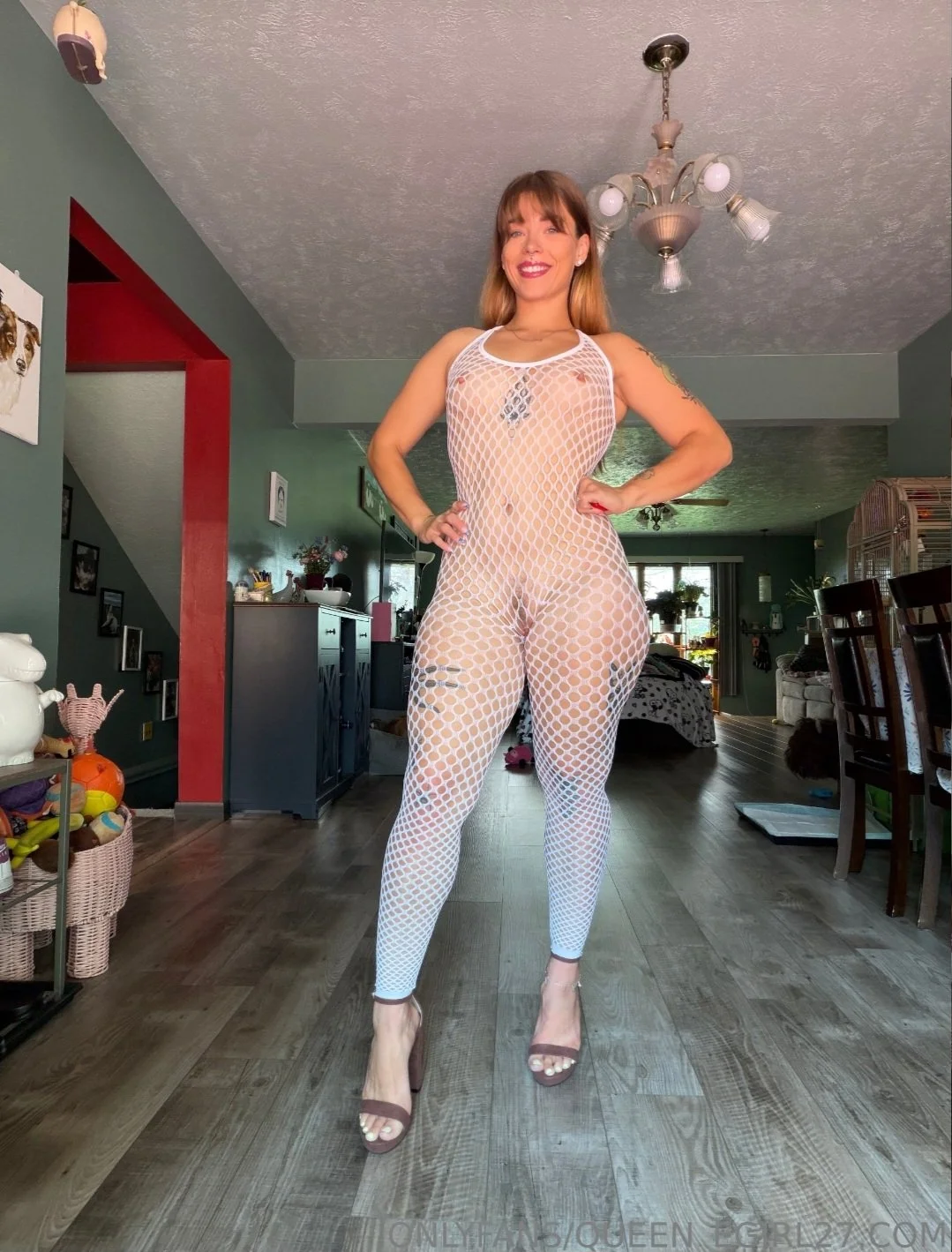 Queenegirlsback image 11