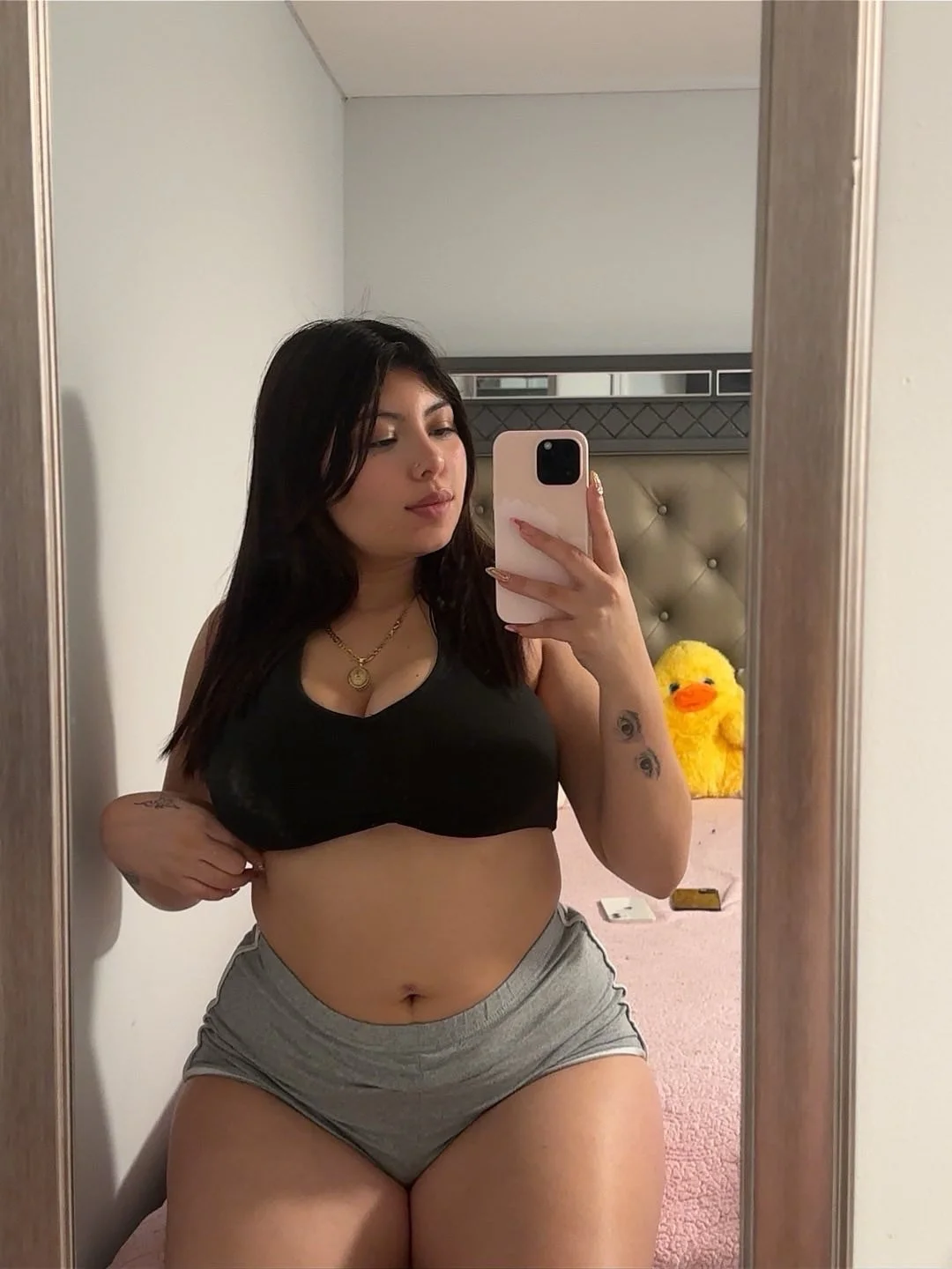 Thick hoes image 2