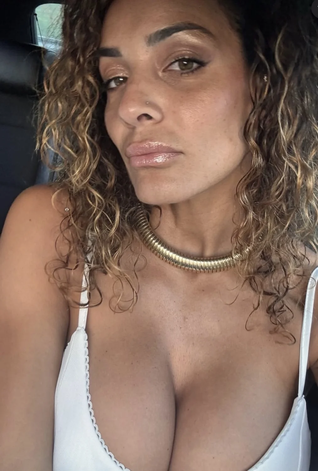 Milf with big tits and crazy body shape image 6