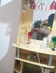 Tia coroa madura safada mostrando o rabão guloso image 2