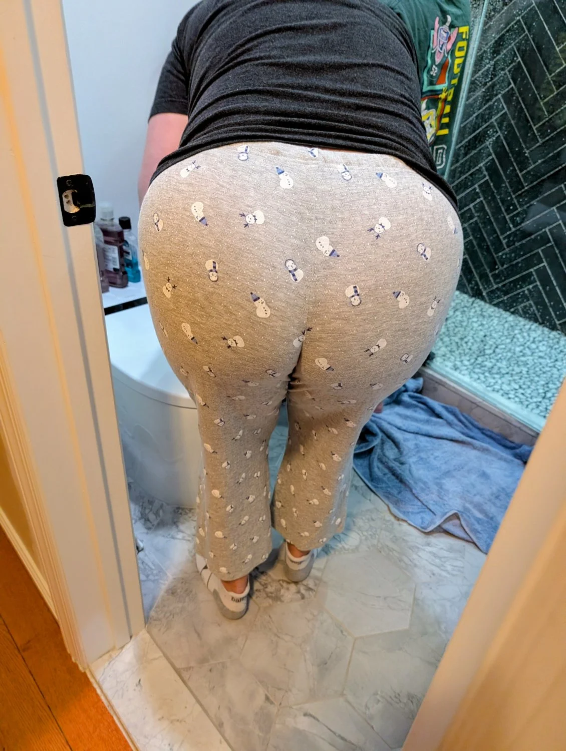 Caught My Mom's Big Beautiful Ass - WebSlut Whore image 7