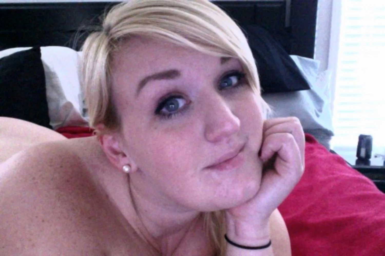 Blonde slut Kristin image 7