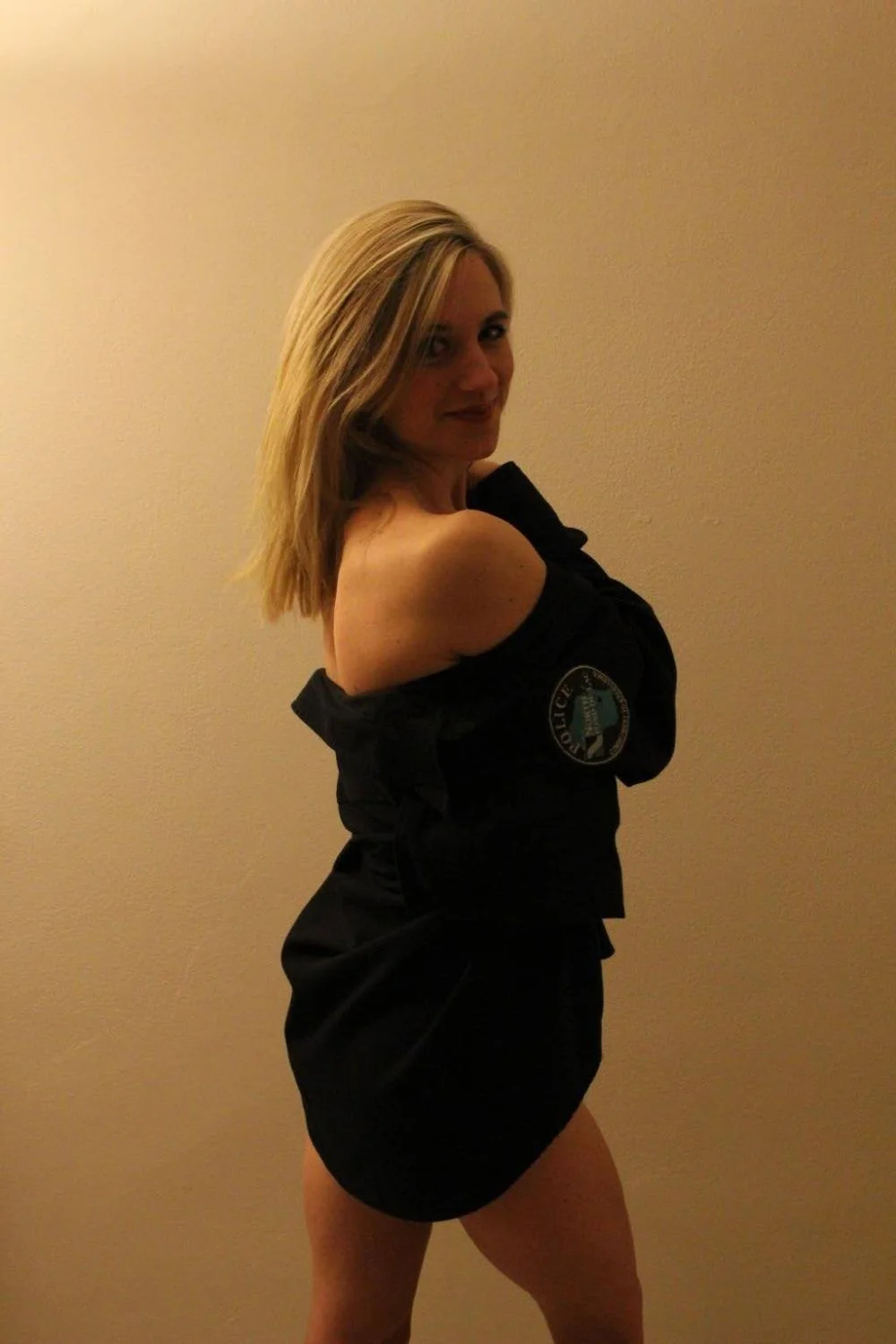 Police Officer's wife Wendy amateur boudoir image 21