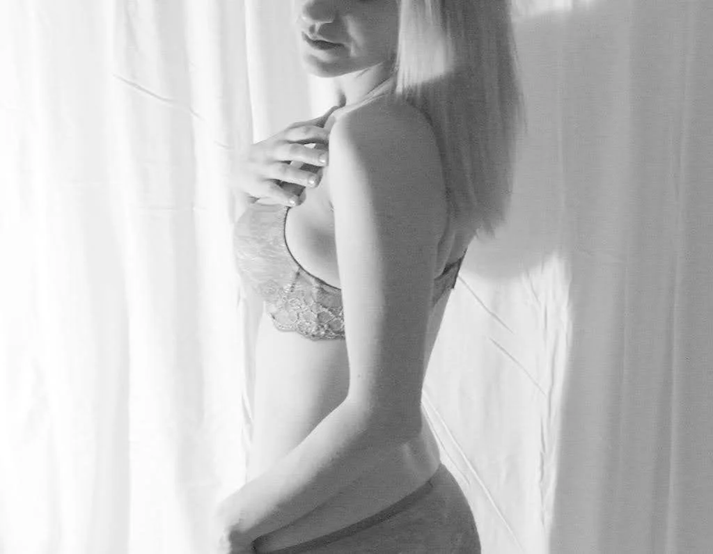 Police Officer's wife Wendy amateur boudoir image 39