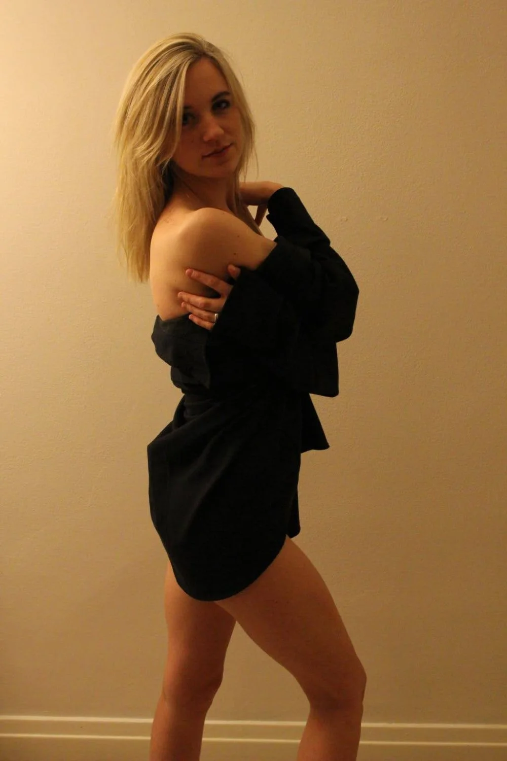 Police Officer's wife Wendy amateur boudoir image 7