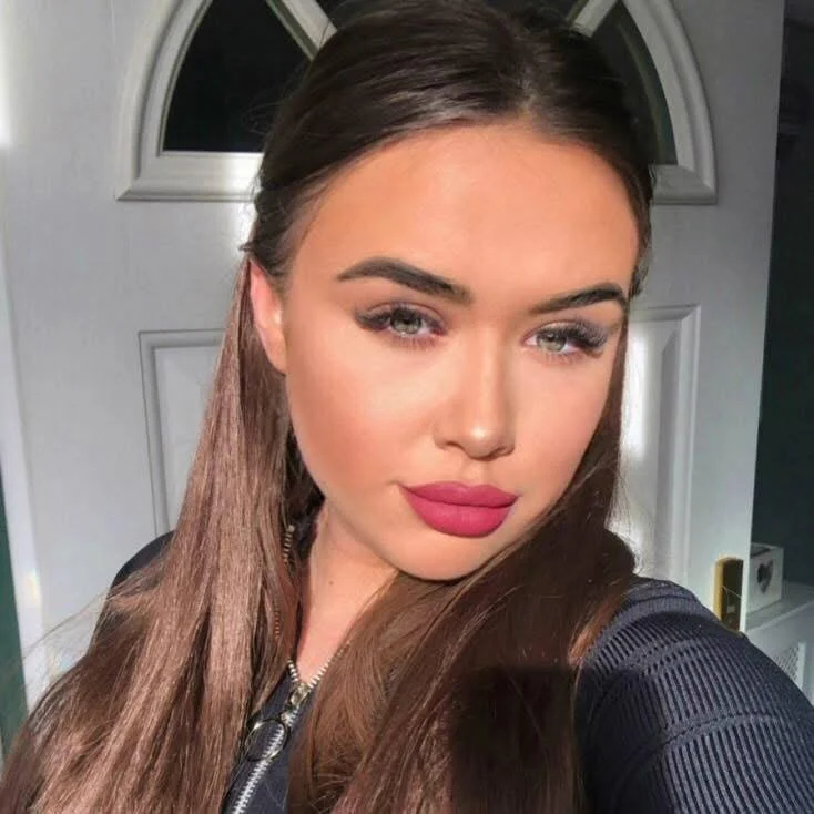 Chubby whore gets exposed main image