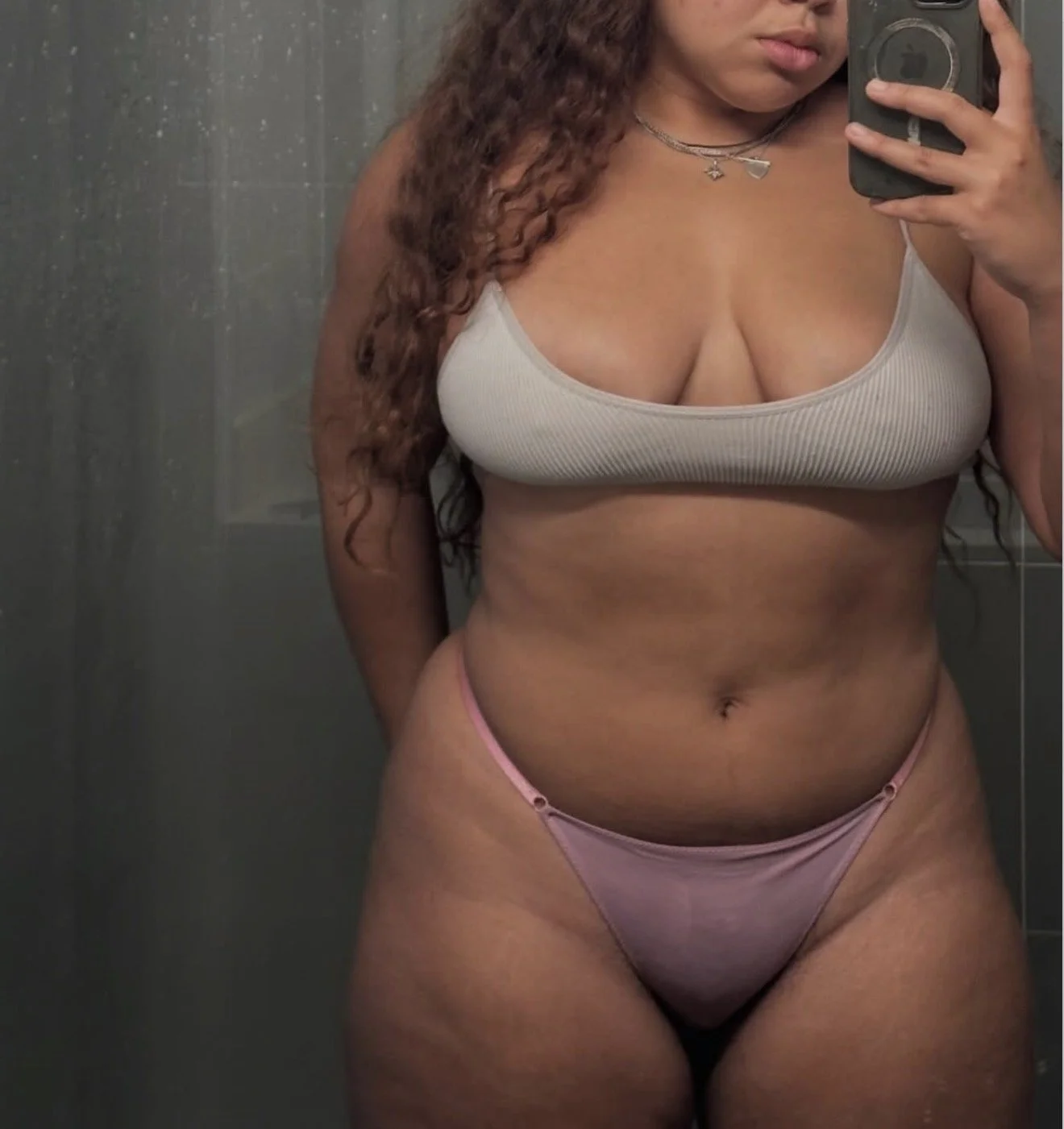 You all like a little bush? image 7