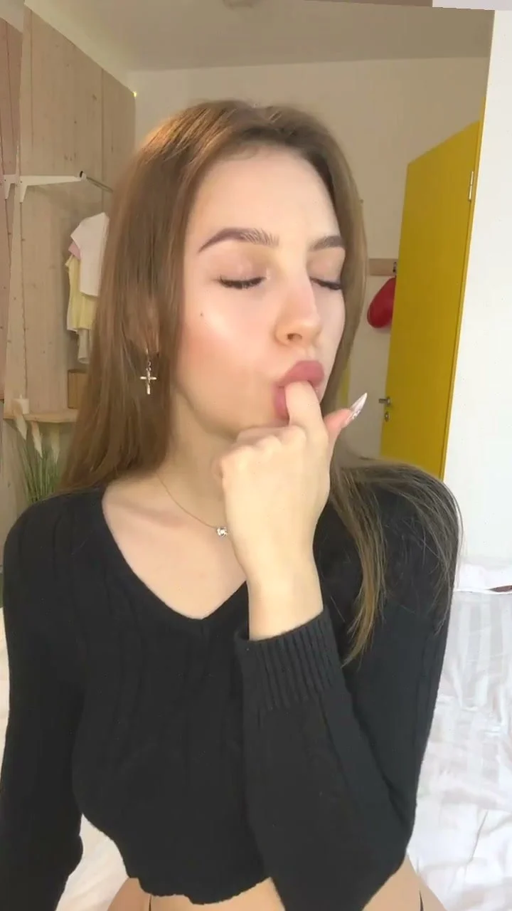 🔞 nude perfect ass nude slut stripping naked dripping 😈💦 See OF image 2